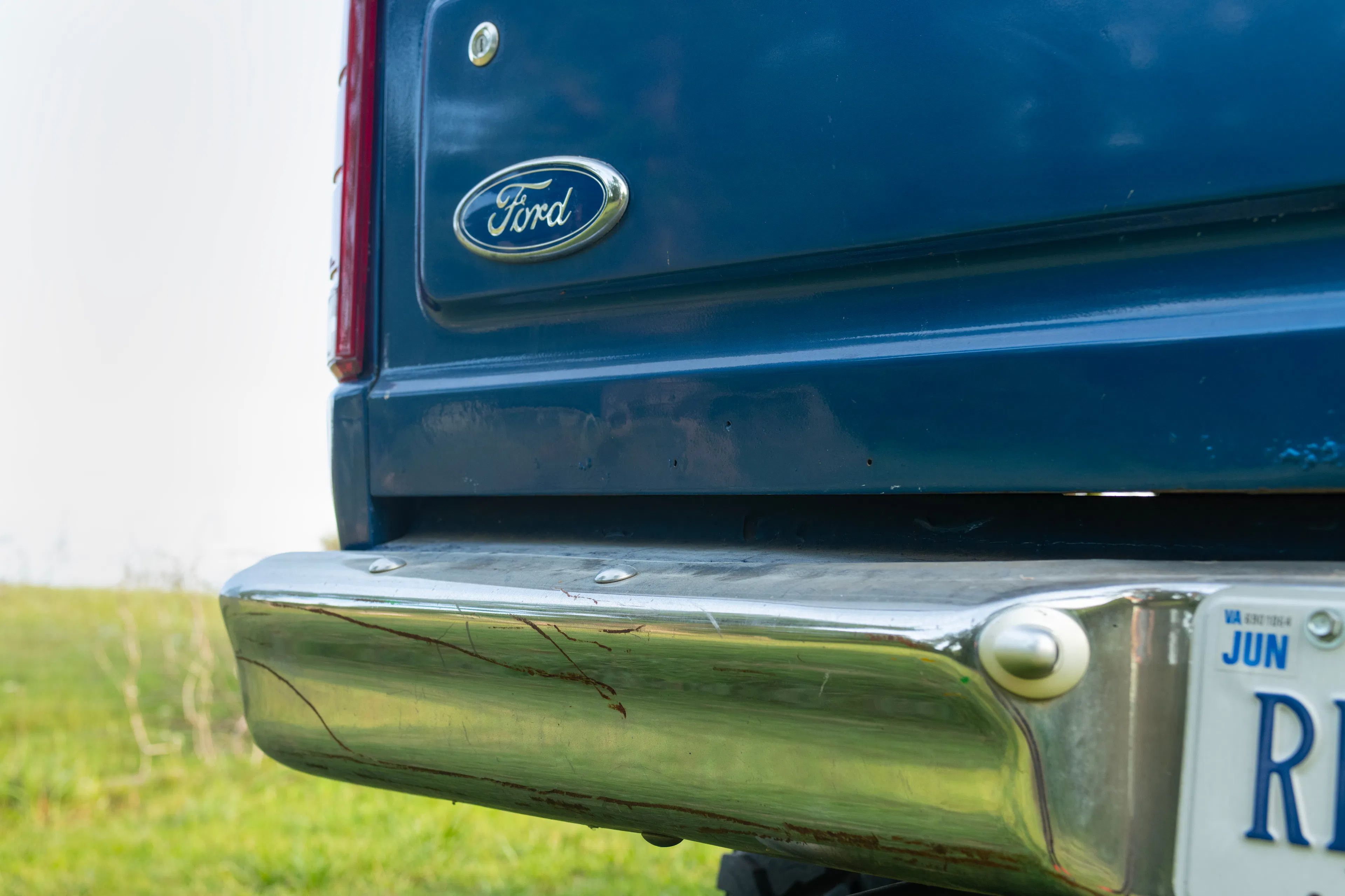 1985 Ford Bronco tailgate detail 