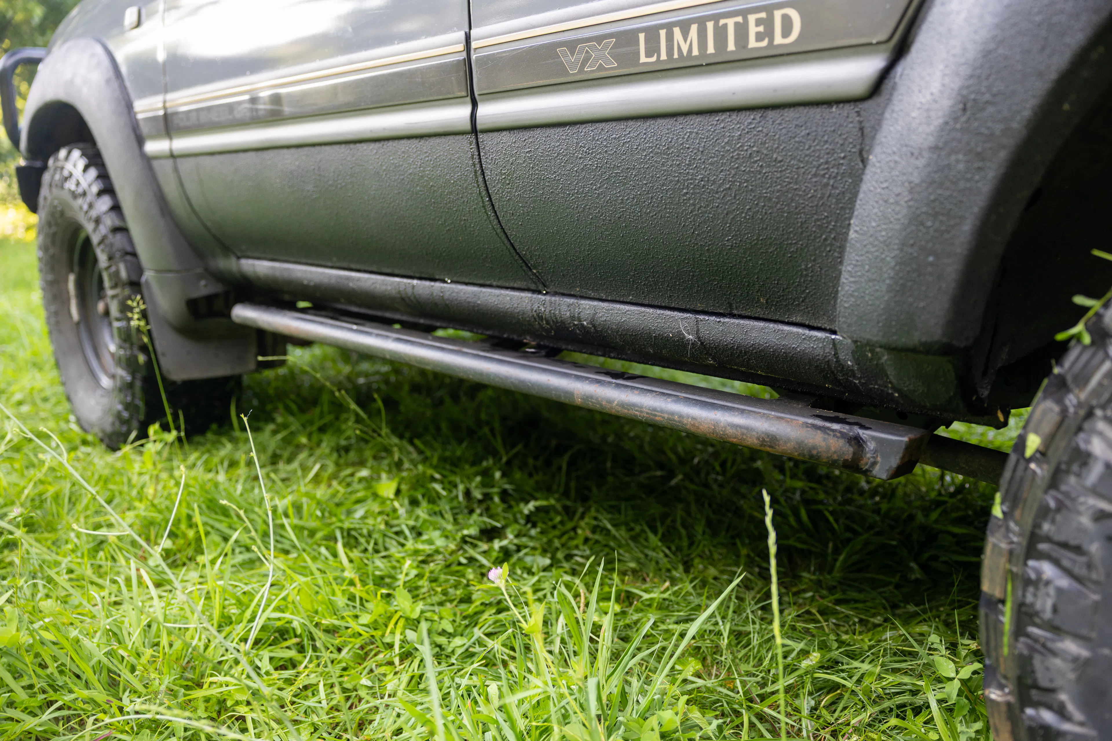 1990 Toyota Land Cruiser VX Limited driver side rock step close