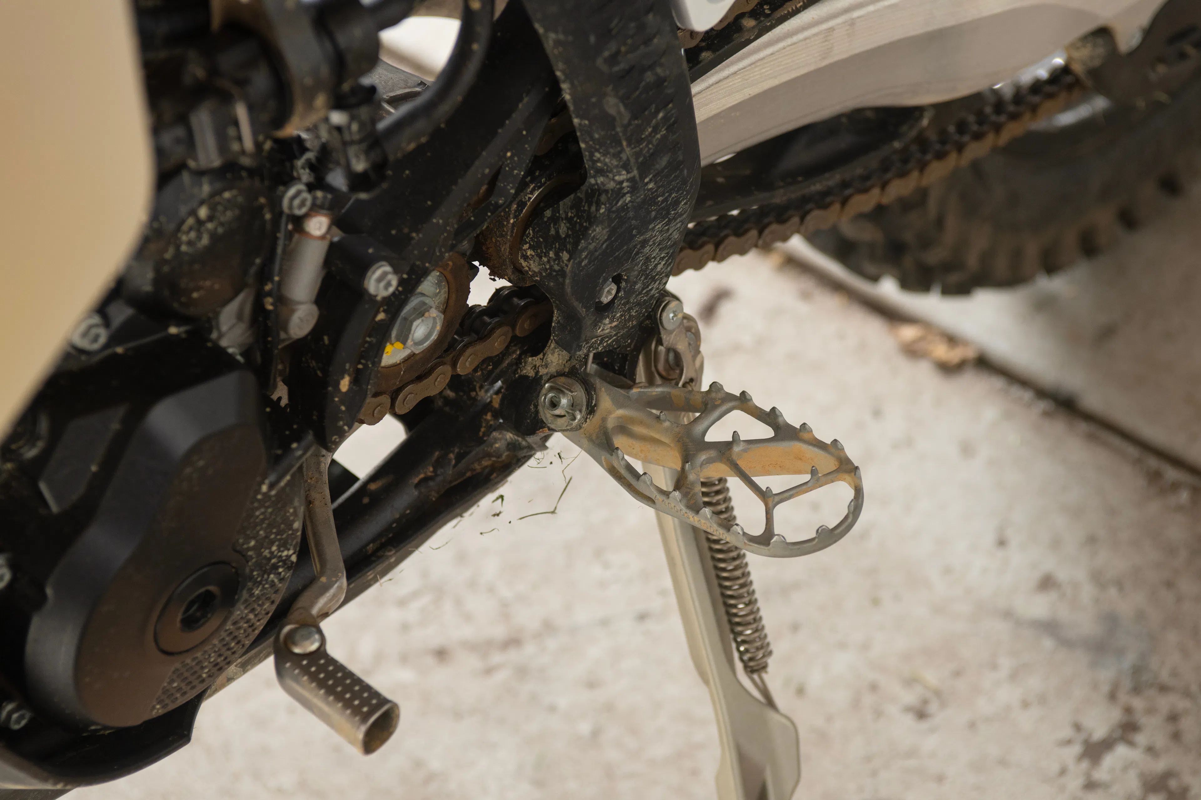 2024 KTM 350 XW-F shifter/peg detail 