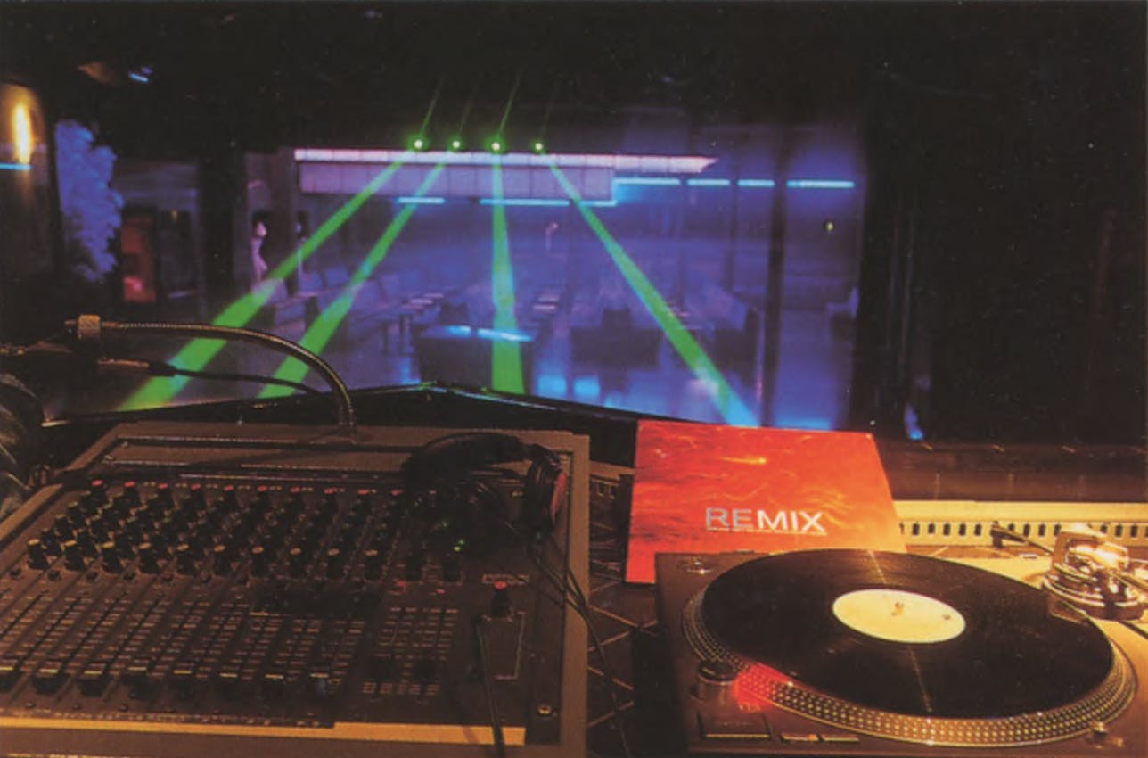Discoteca queen anghelus dj consolle