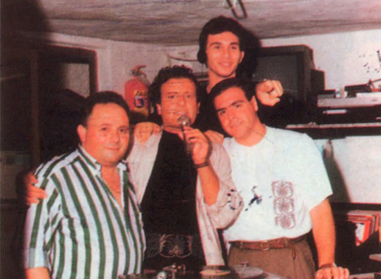 ranco Scaramuzzino proprietario del locale, Mimmo Gangemi direttore artistico e collaboratore di Disco & Dancing, Massimo Lo Presti e Nino Paviglianiti i due DJ