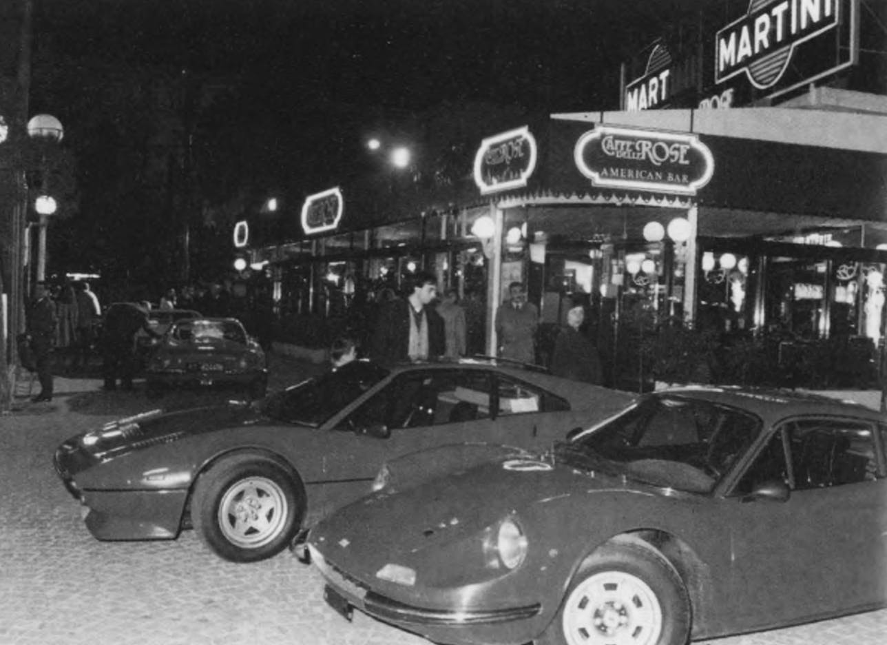 Raduno Ferrari al caffè delle rose