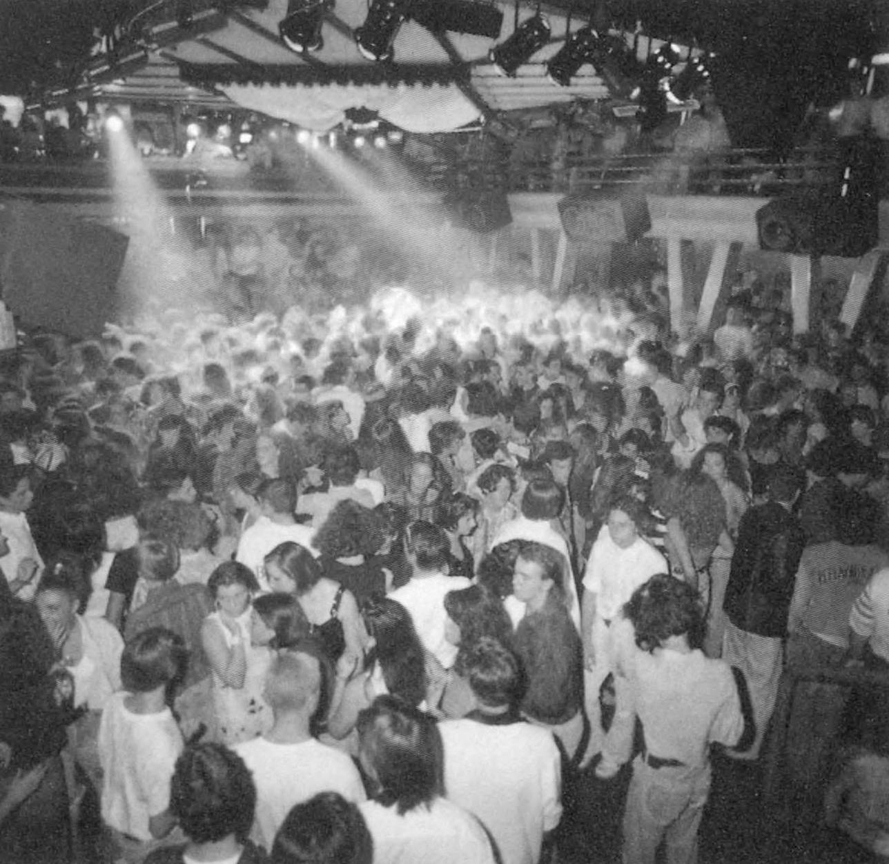 Alhambra discoteca domenica pomeriggio