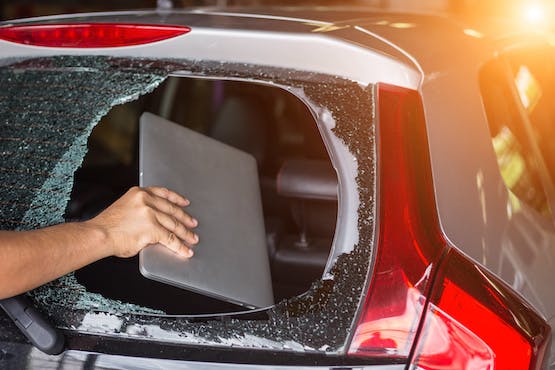 Assurance auto : que faire en cas de vol de mes objets personnels dans ma  voiture ?