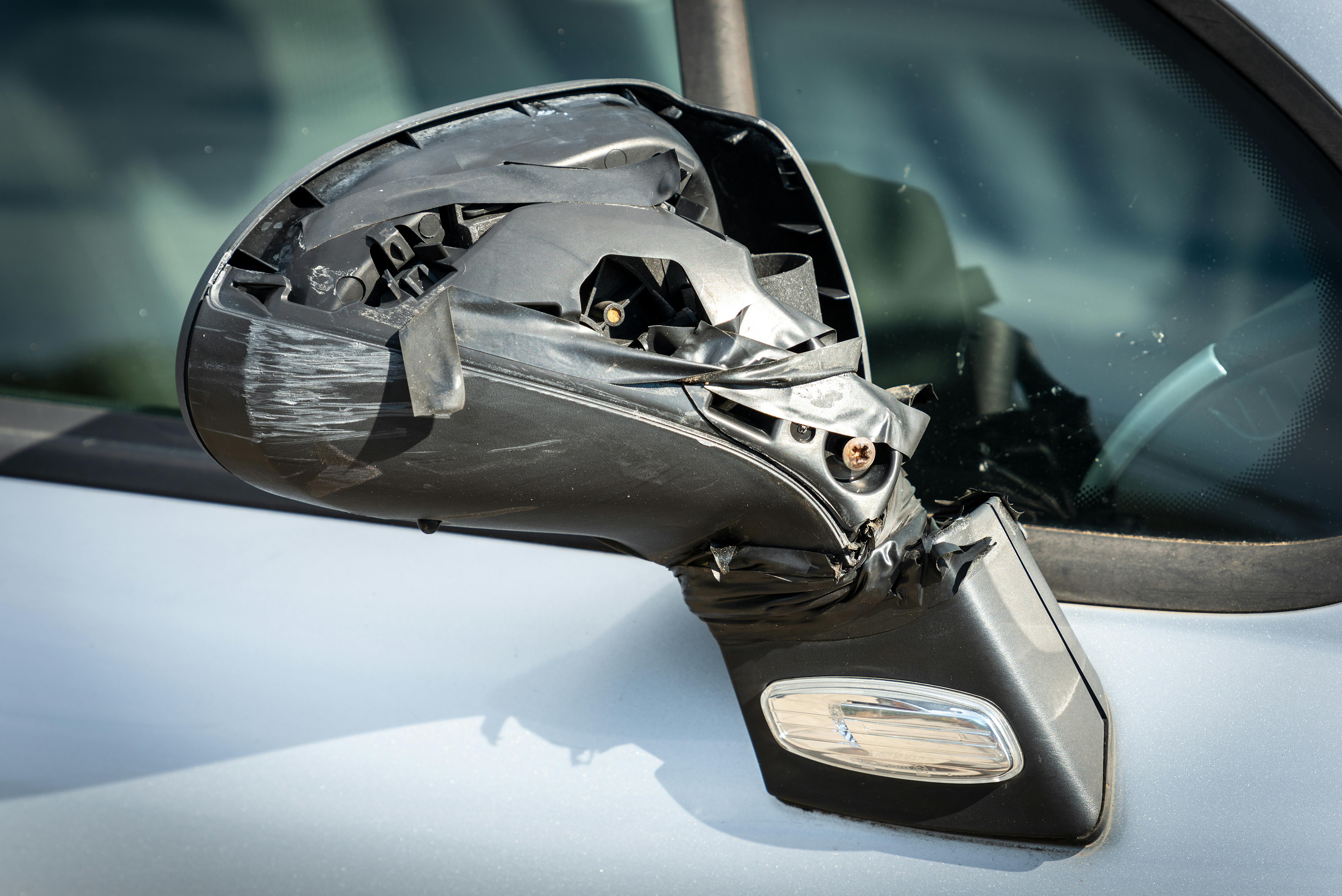 Rétroviseur cassé ou arraché : êtes-vous couvert par votre assurance auto ?