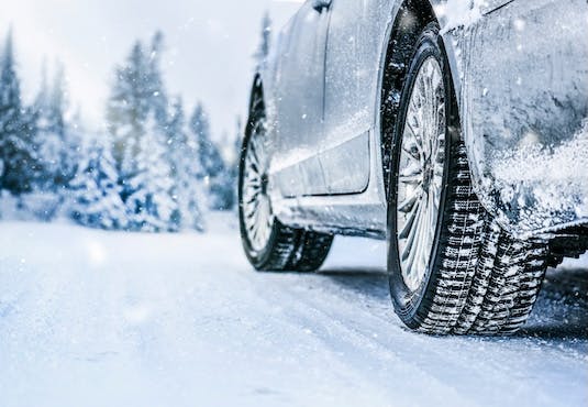 Pneus neige et loi Montagne