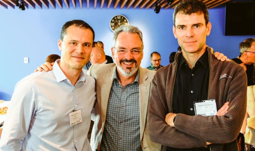  Raphaël de Thoury, CEO of PASQAL Canada, Richard St-Pierre of DistriQ, Quantum Innovation Zone and Georges-Olivier Reymond, CEO of PASQAL (from left to right on the picture below) met at the Espace Quantique 1 in the heart of the Sherbrooke Innovation Zone to finalize the details of their partnership 