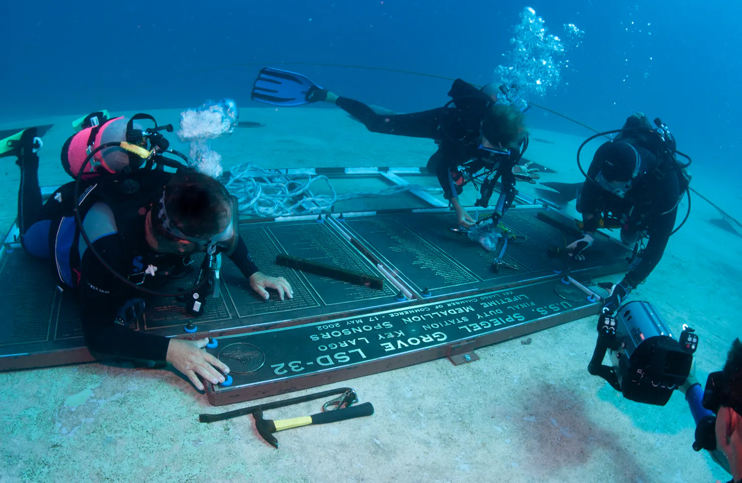 Divers installing the plaque of donors on the 15th Anniversary of the Spiegel Grove
