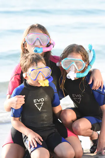 kids with fogged masks
