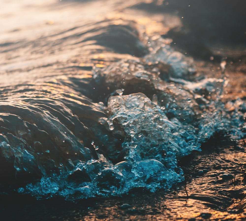 wave crashing on the shore