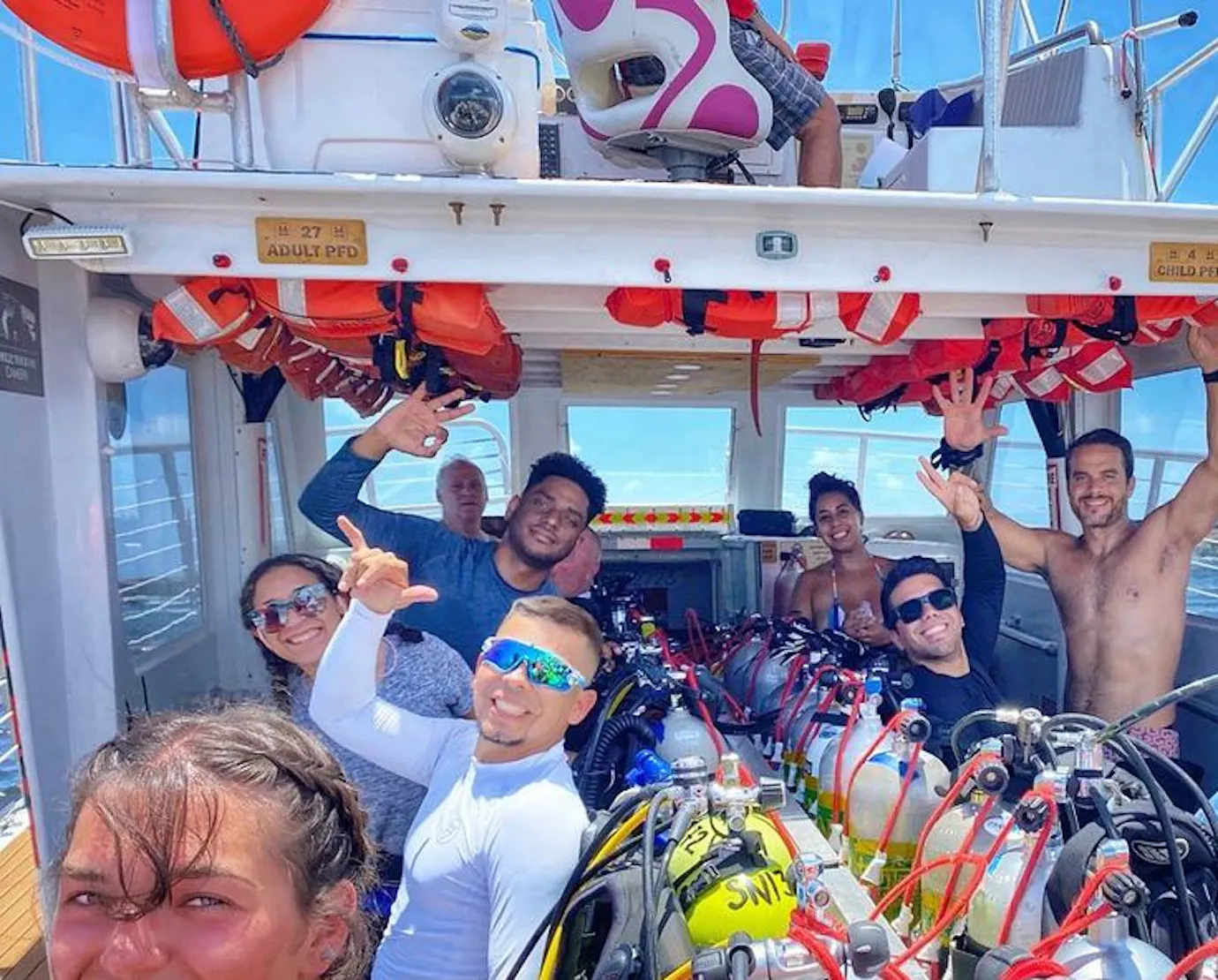 dive charter with scuba divers and scuba gear
