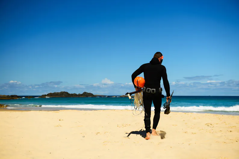 freediver heading towards the ocean