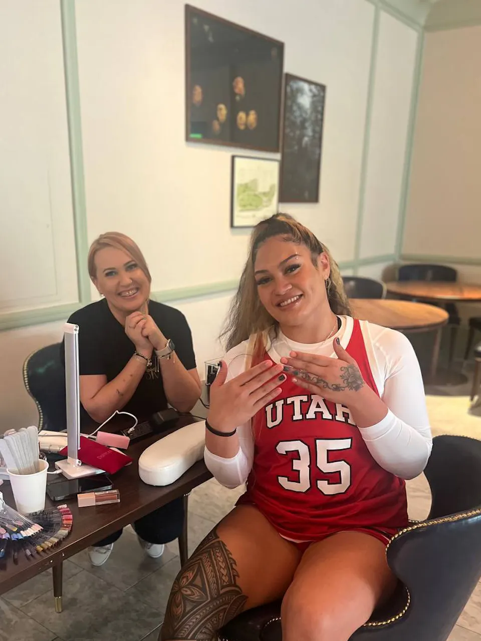 Nail Salon on the Las Vegas Strip — Why the Best Option Might Be the One That Walks Through Your Hotel Room Door