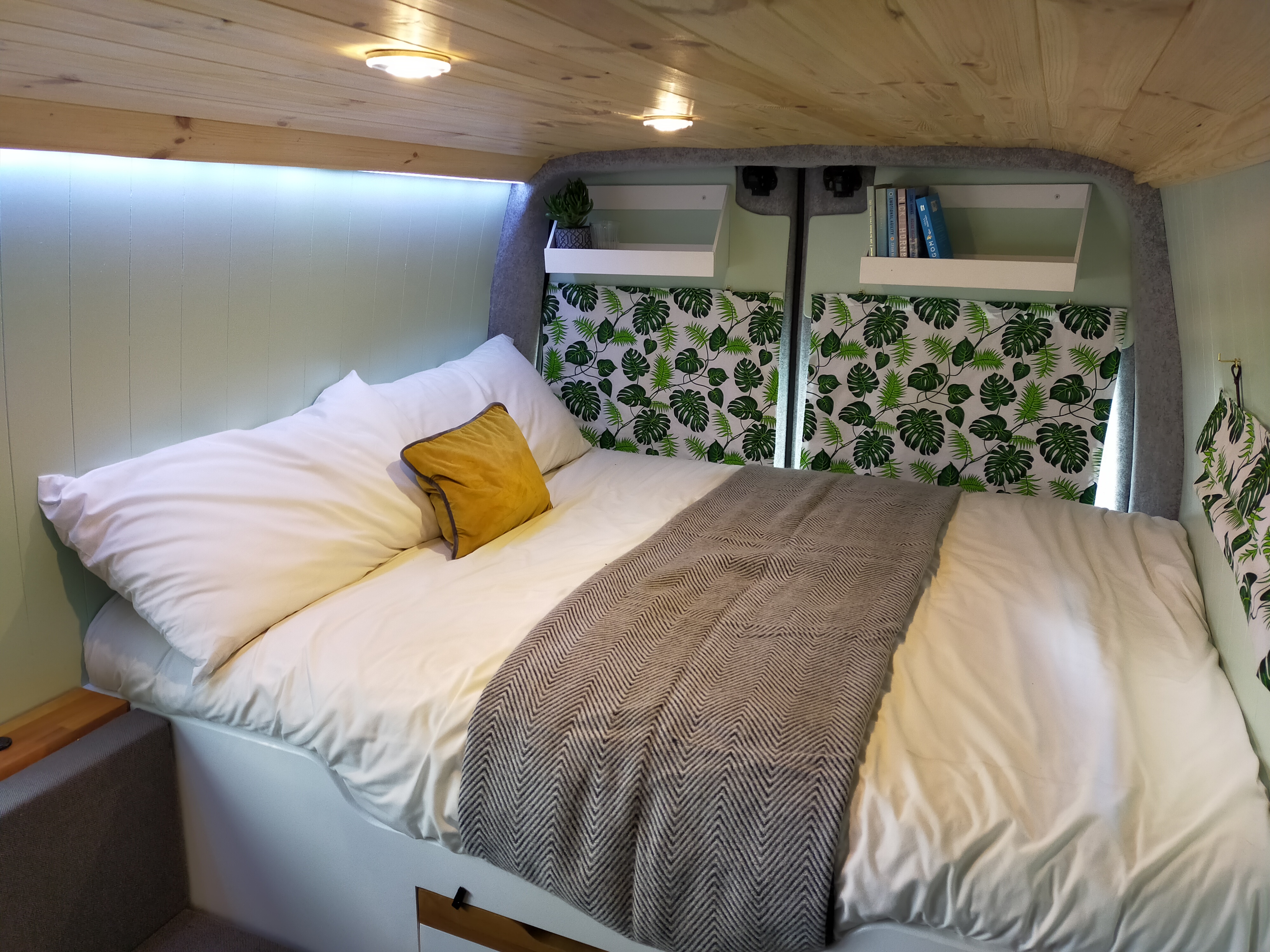 fixed bed night time