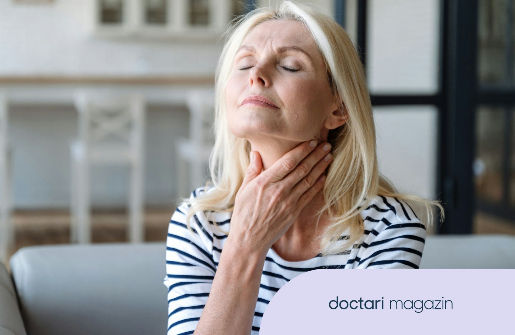 Stimme als Werkzeug: Eine Frau hält sich den Hals