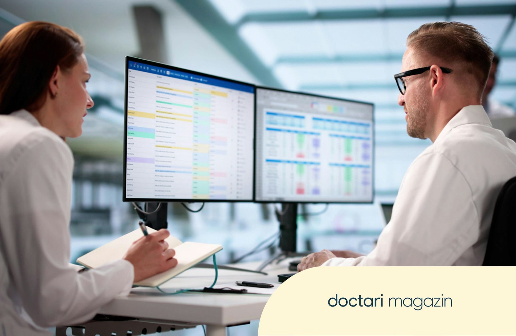 Zwei Fachkräfte sprechen über medizinischen Kennzahlen