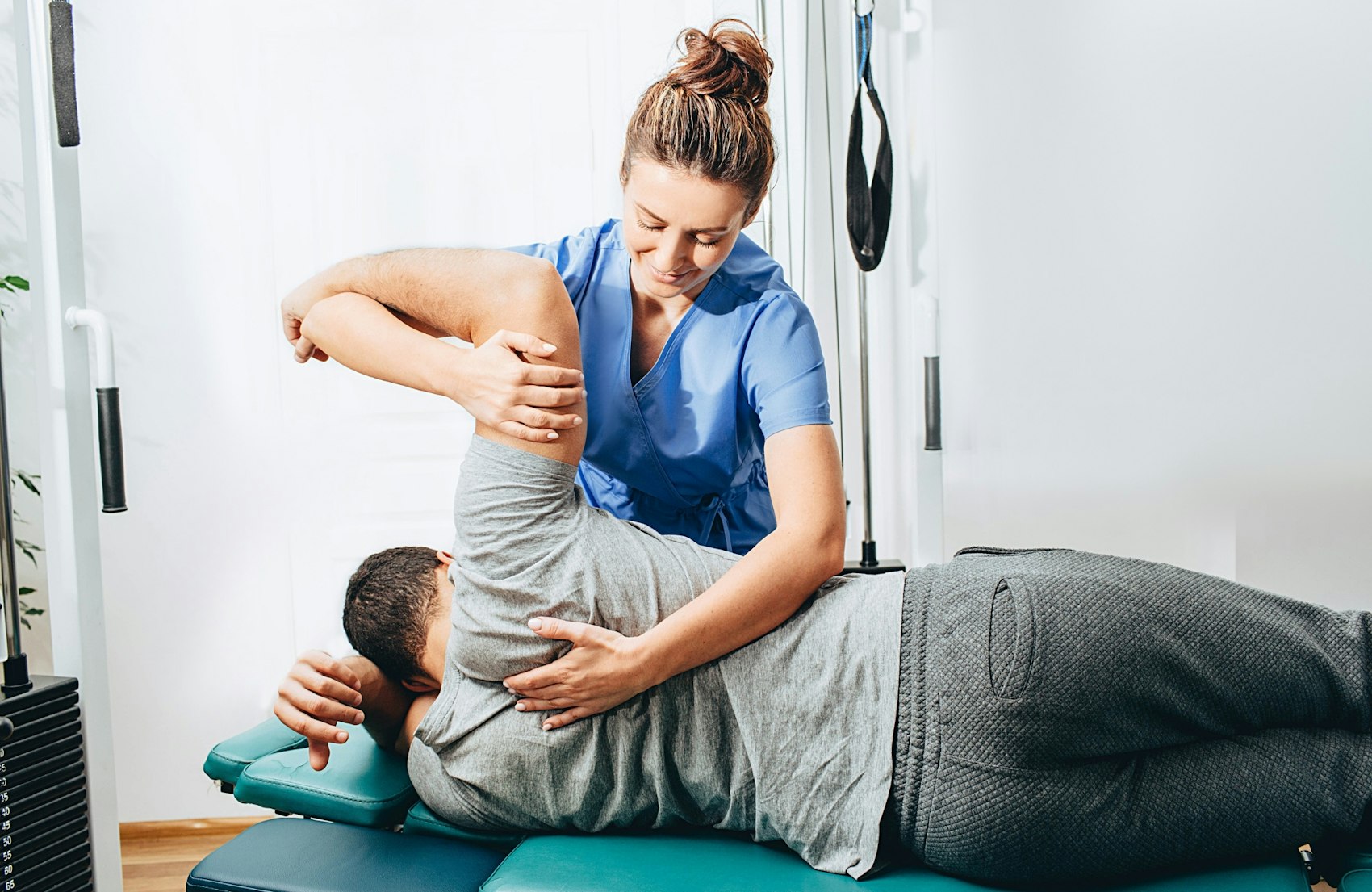 Rückenbehandlung bei Physiotherapeutin