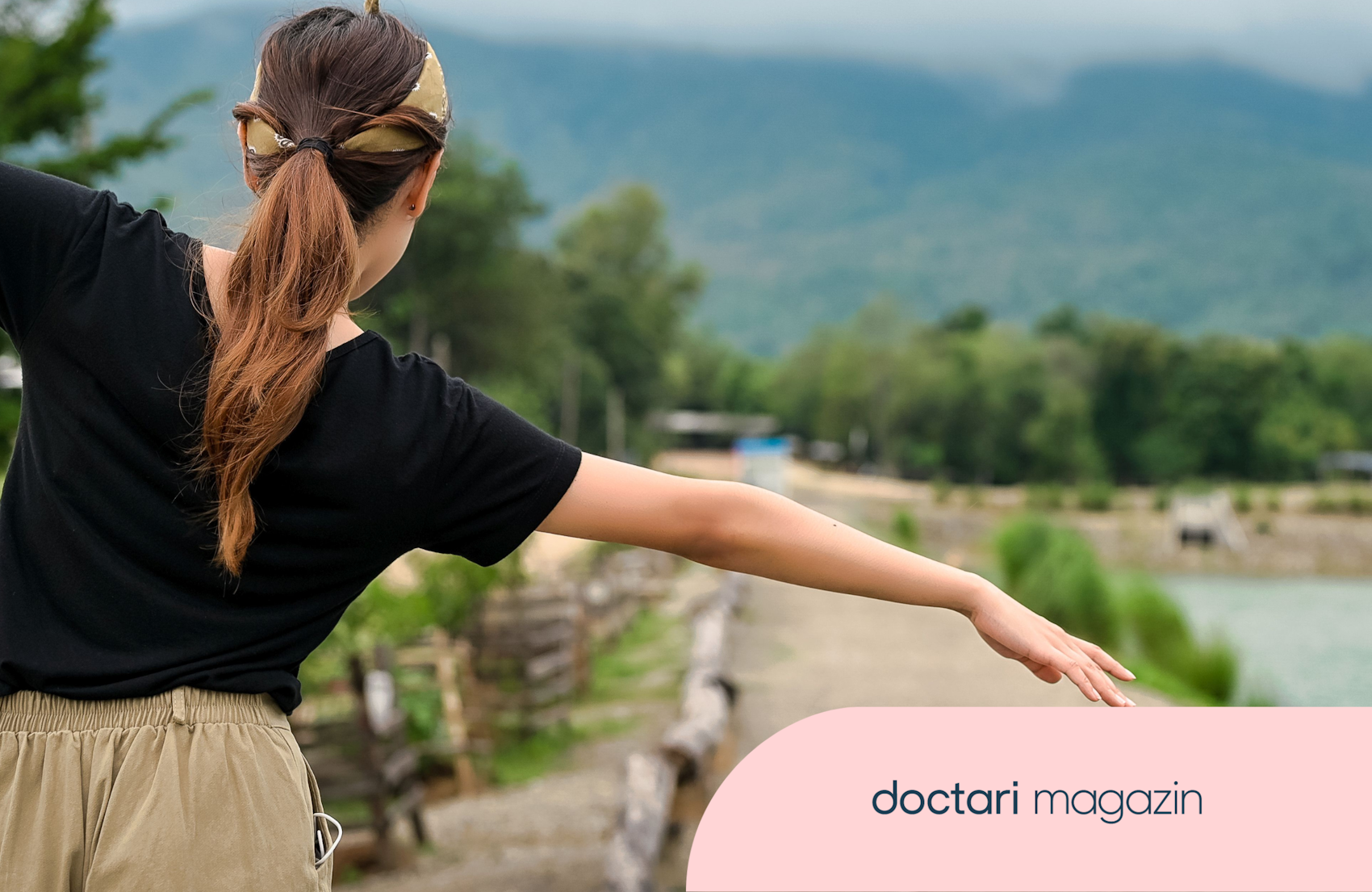 Junge Ärztin balanciert in der freien Natur