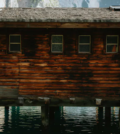Il laghetto naturale di Dobbiaco nelle Dolomiti