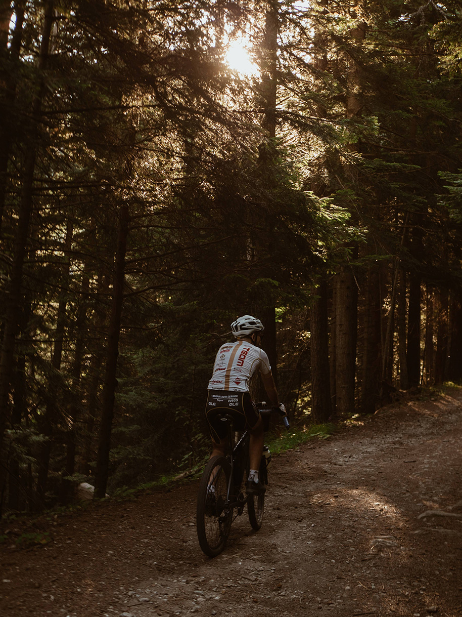 Pedalare in bicicletta verso il Lago di Anterselva