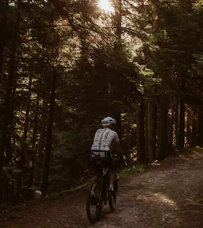 Pedalare in bicicletta verso il Lago di Anterselva