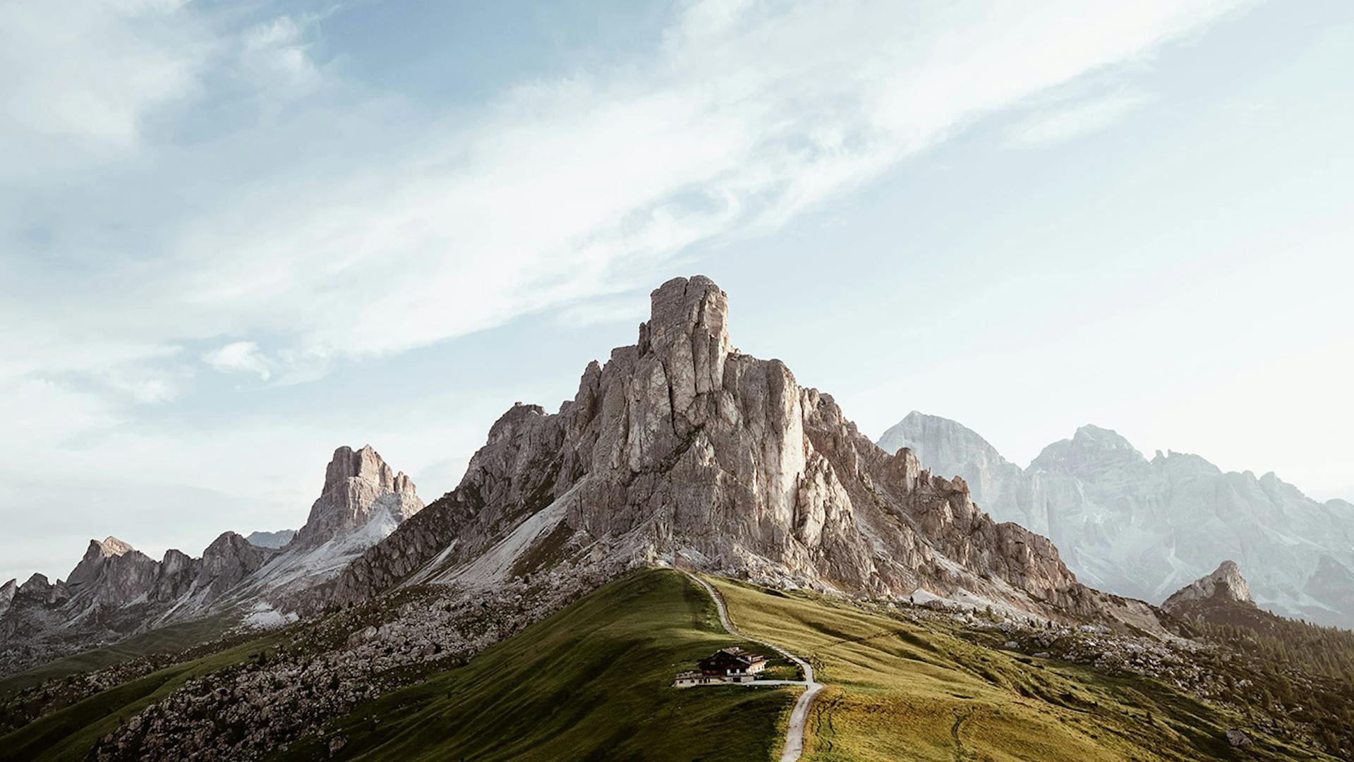 Vista sul passo Giau - origini e identità delle Dolomiti