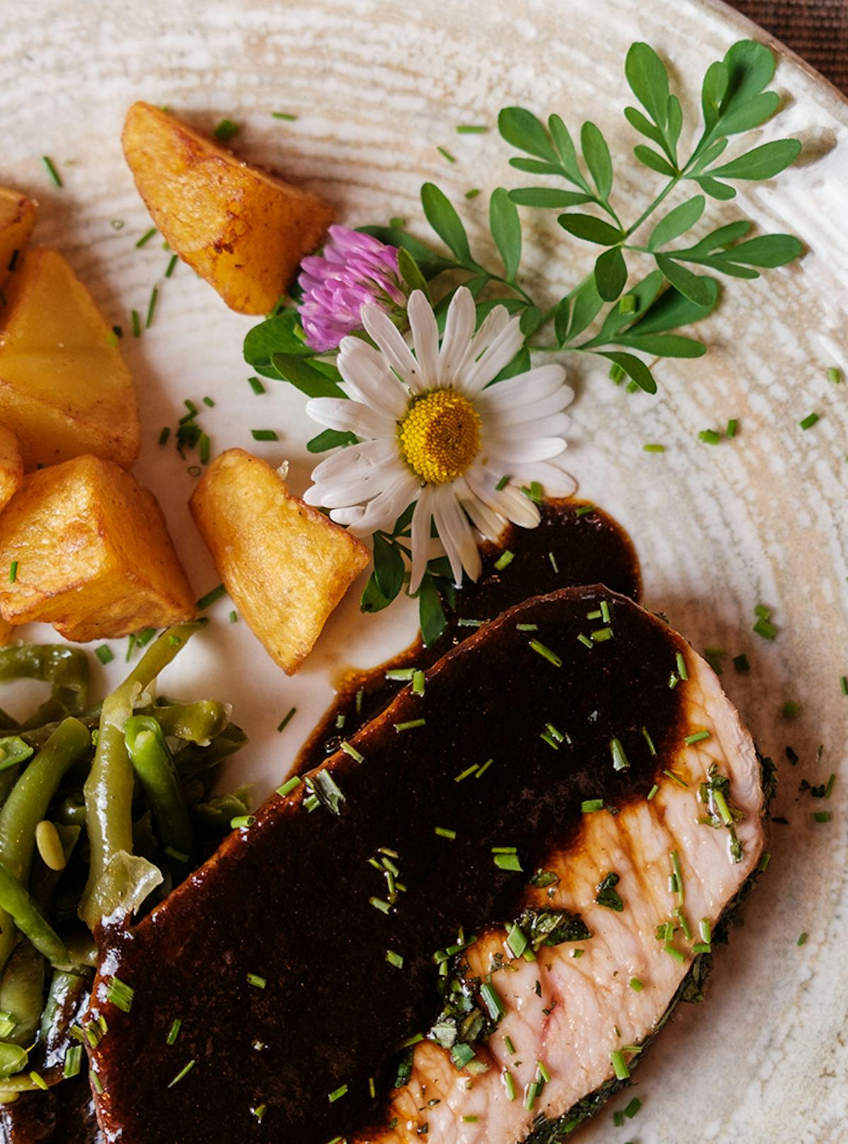 Piatto tipico tirolese in hotel tre stelle per famiglie in Alto Adige