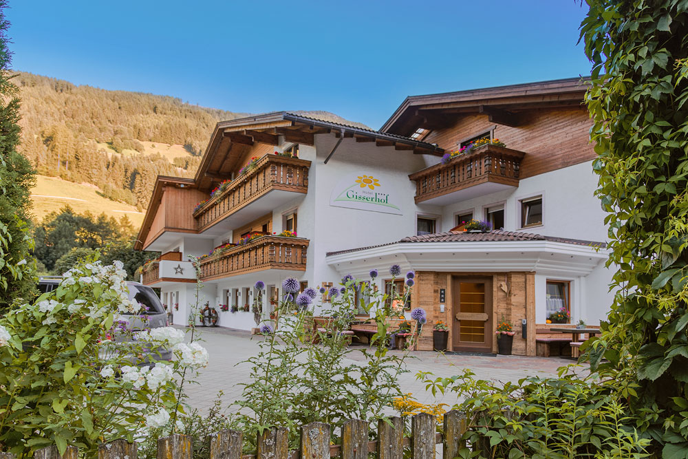 Hotel in Alto Adige per famiglie con area wellness, mezza pensione e parco giochi