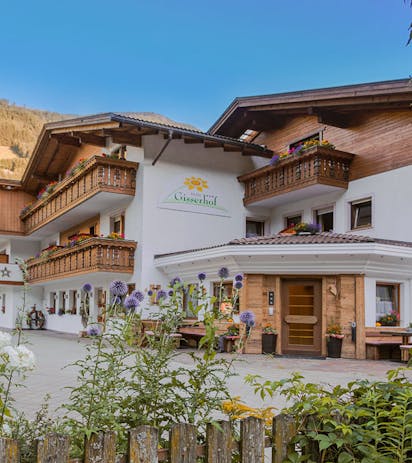 Hotel in Alto Adige per famiglie con area wellness, mezza pensione e parco giochi