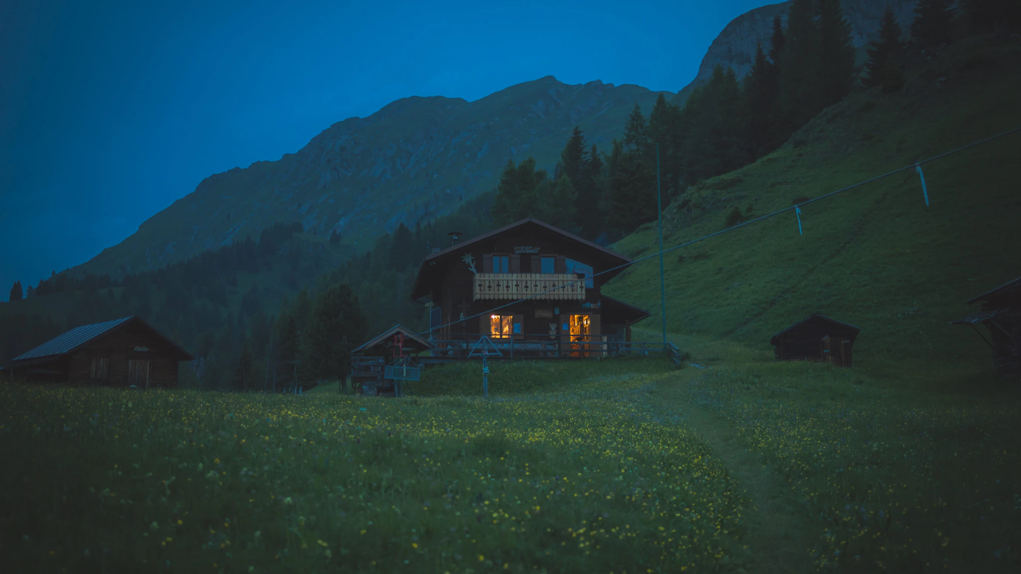 Escursione con notte in rifugio con Dolomiti da Sogno