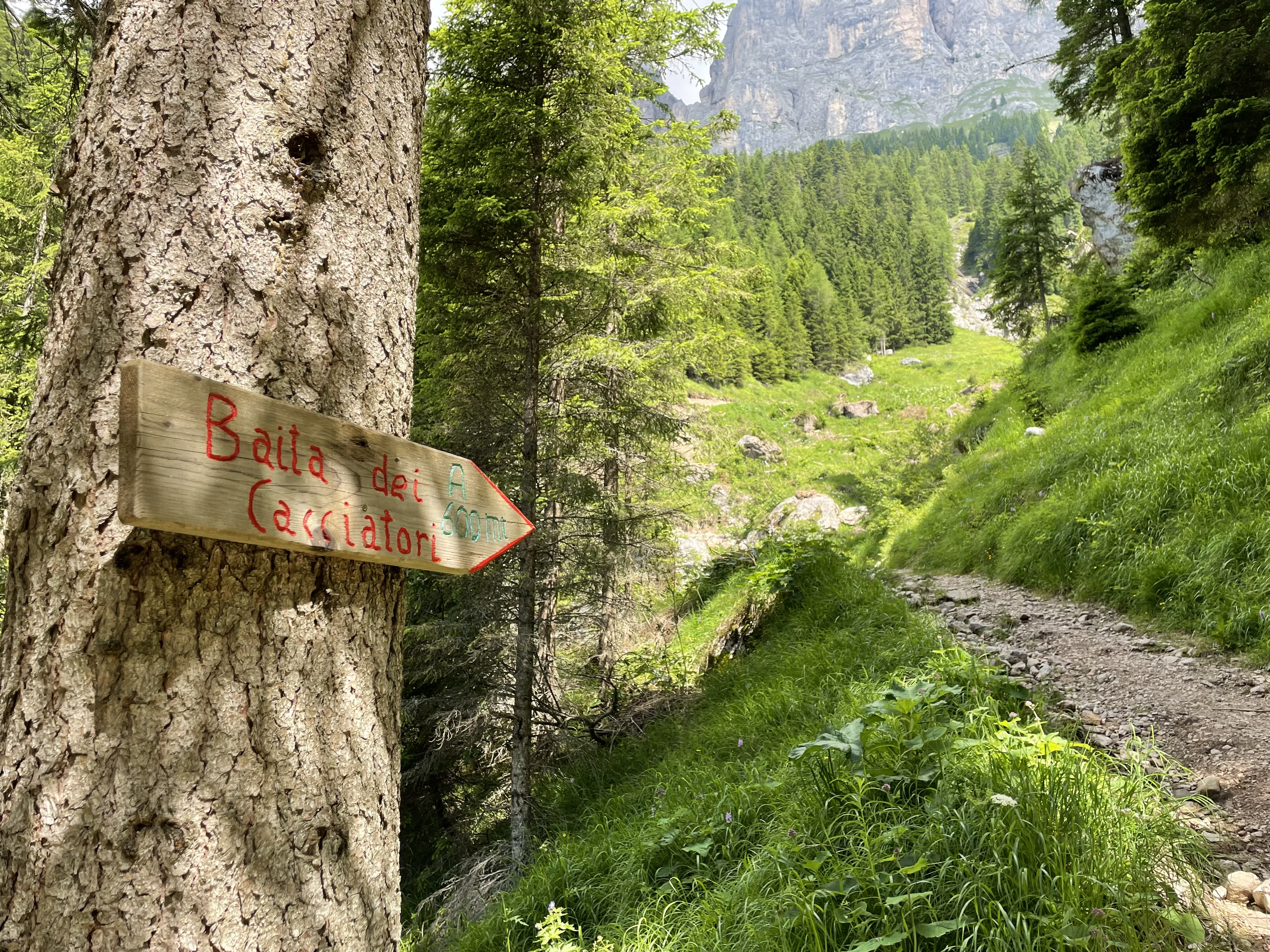 Trekking con notte alla Baita dei Cacciatori