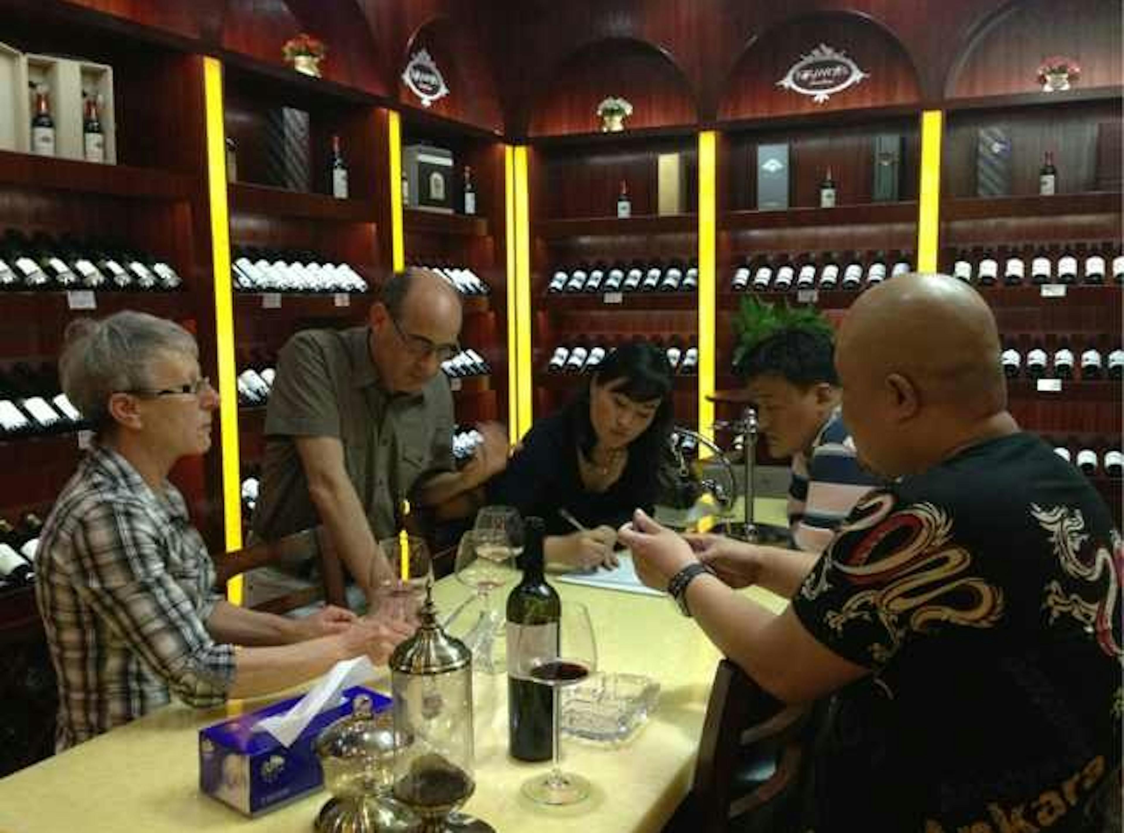 Dégustation avec clients Chinois - Domaine Chapelle & Fils