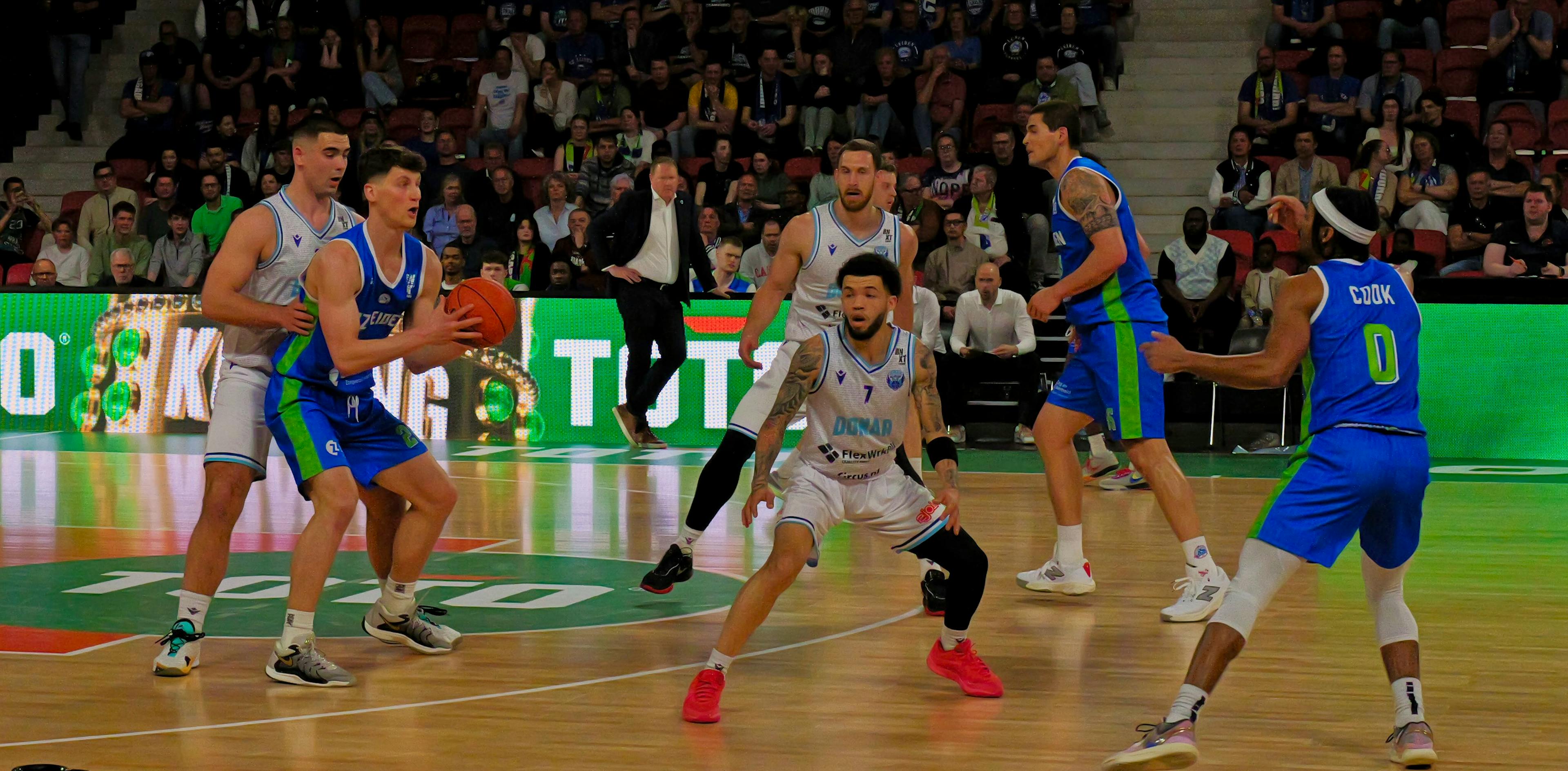 Donar tegen ZZ Leiden