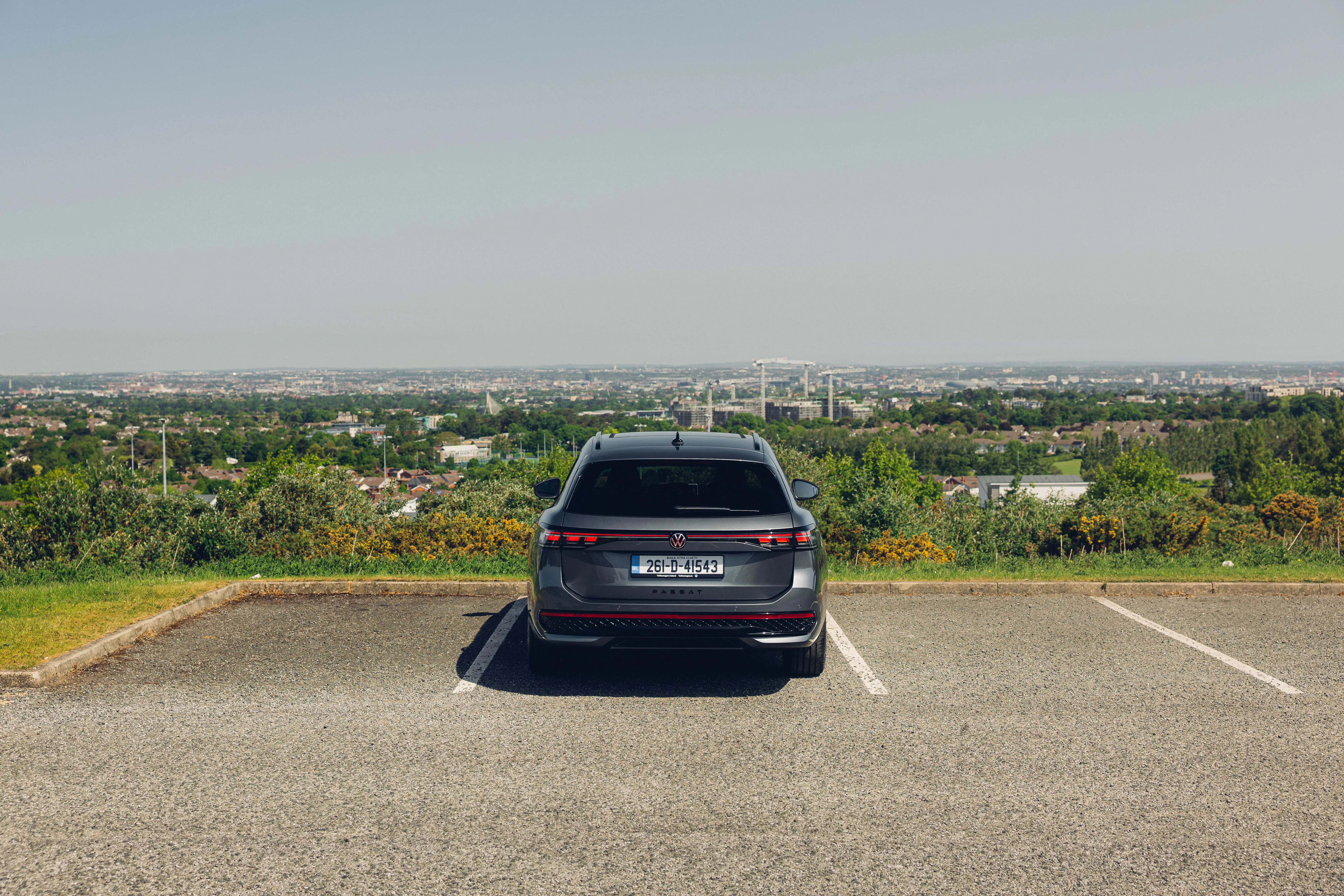 A grey Volkswagen Passat Estate - Image 3