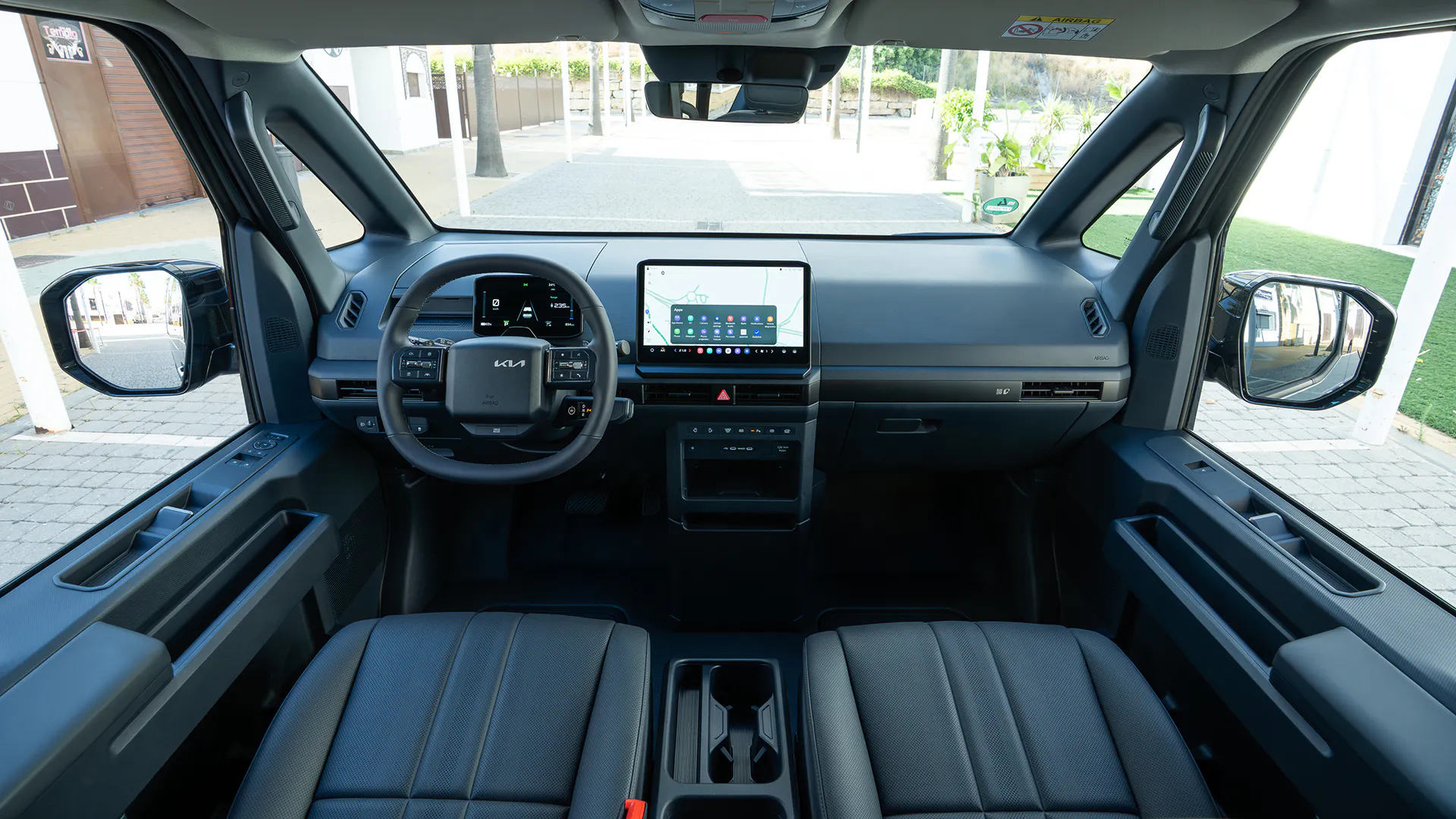 Car Review Media Gallery - Image 4