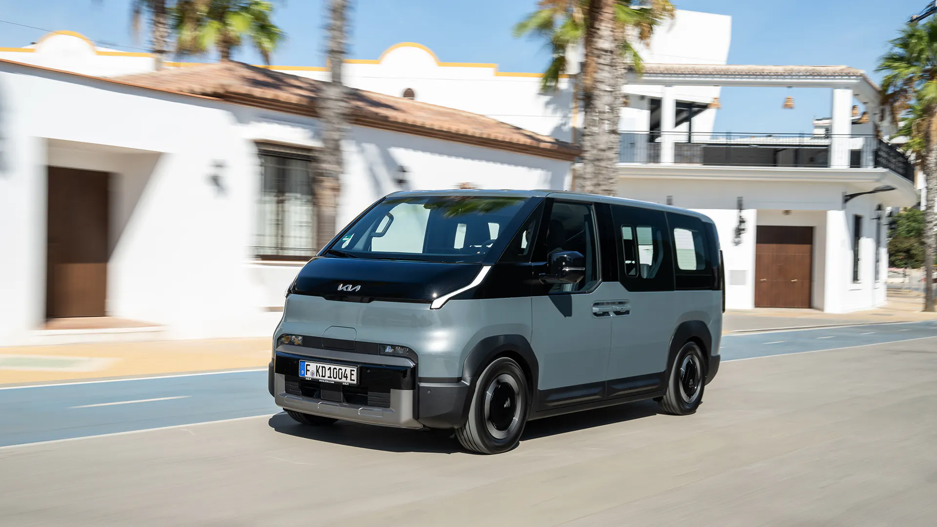Car Review Media Gallery - Image 1