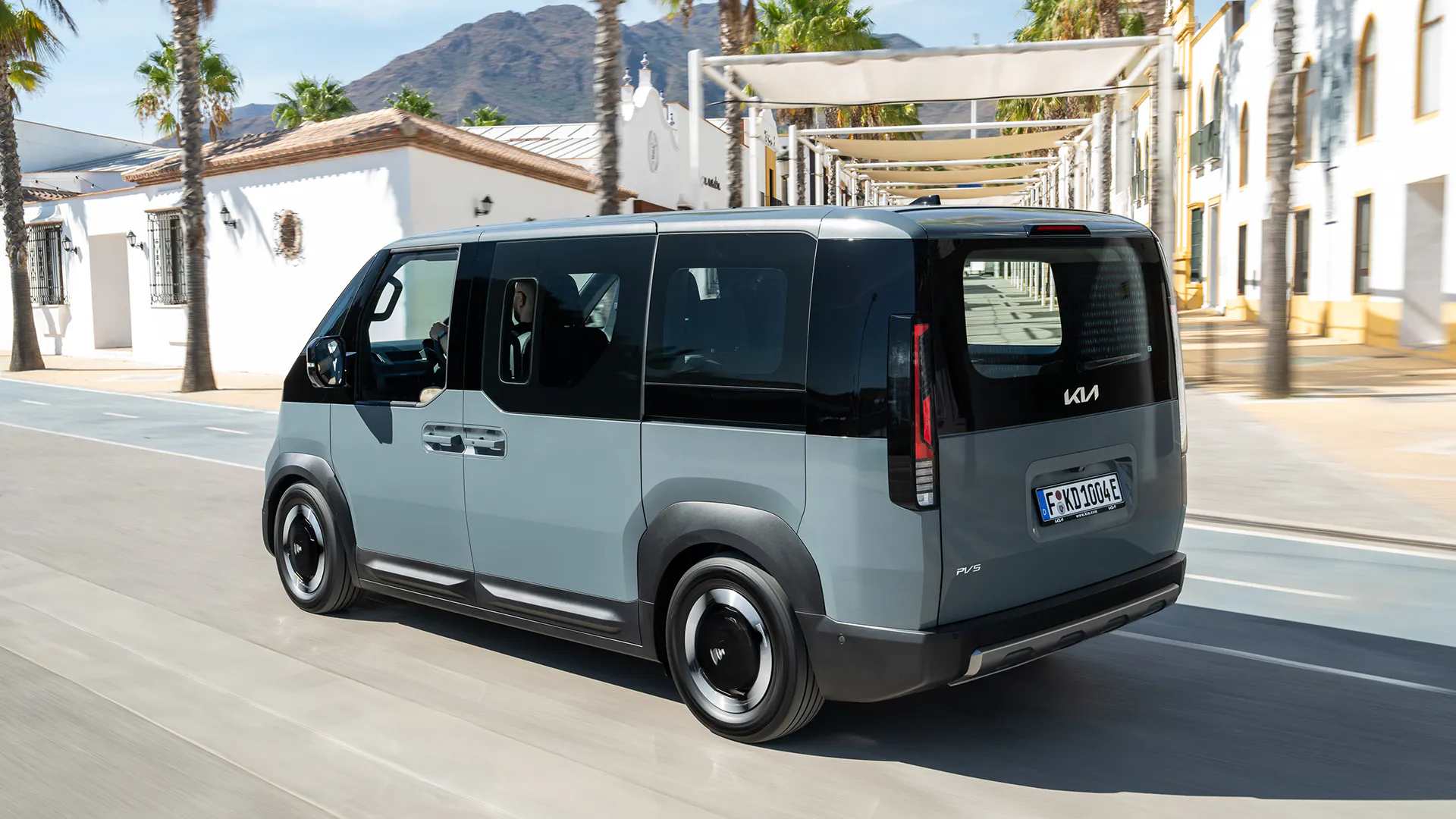 Car Review Media Gallery - Image 2