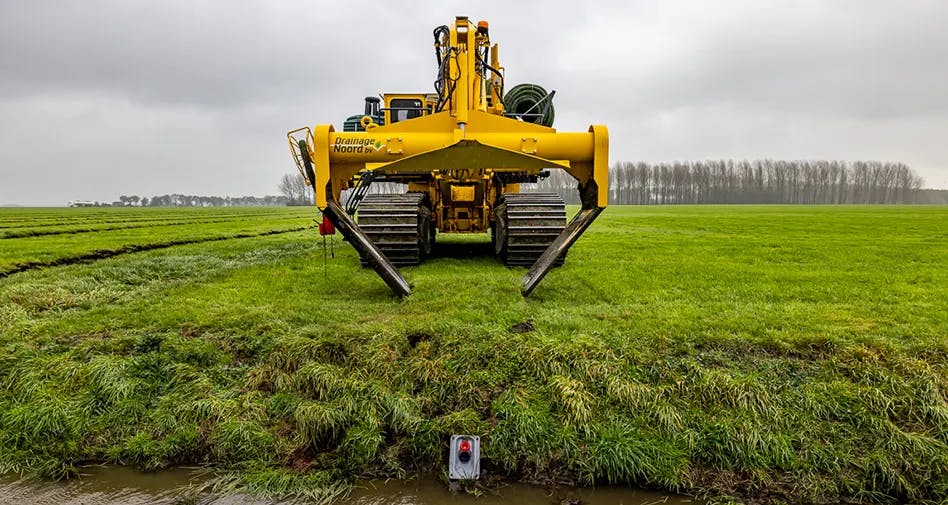 Vooraanzicht Drain Controller met Drainage Noord draineer machine