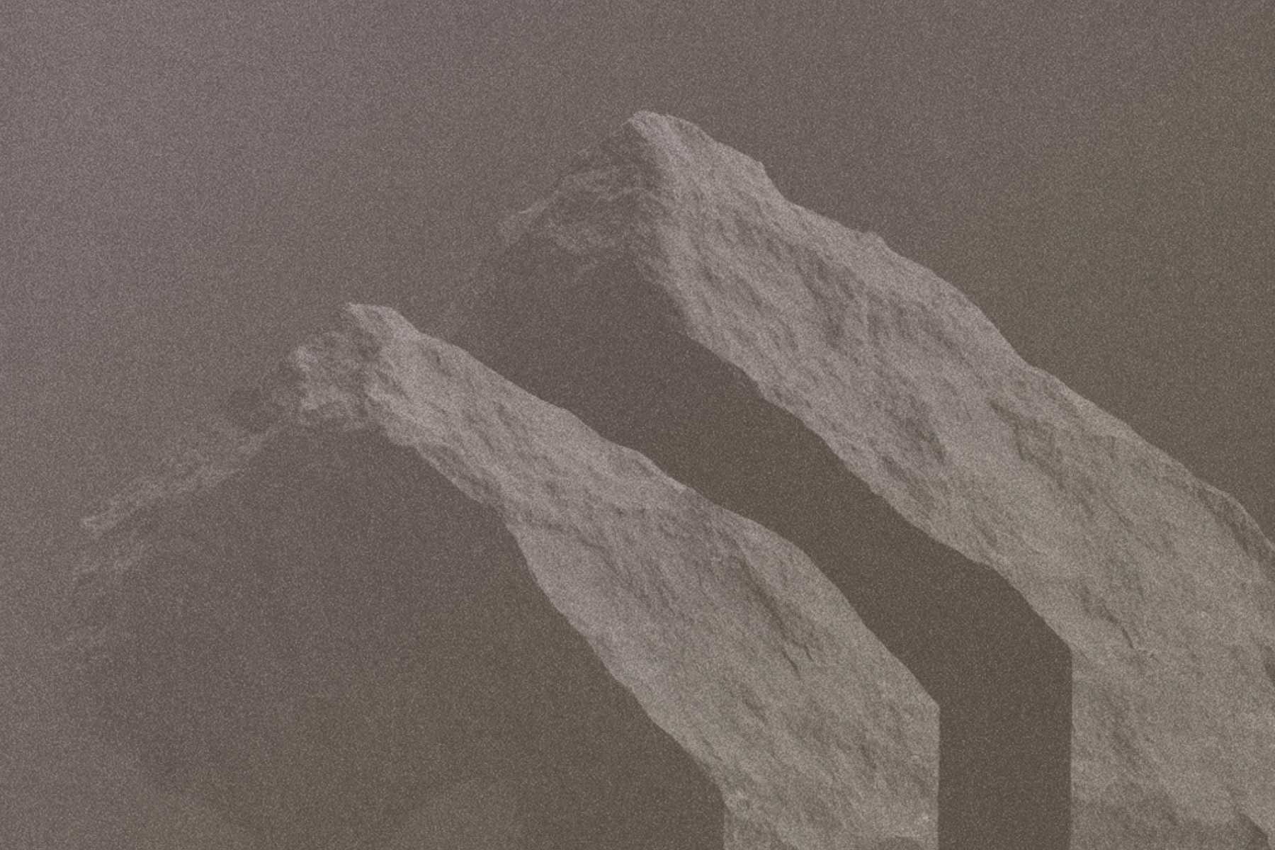 Mynd af kletti á brúnum bakgrunni.