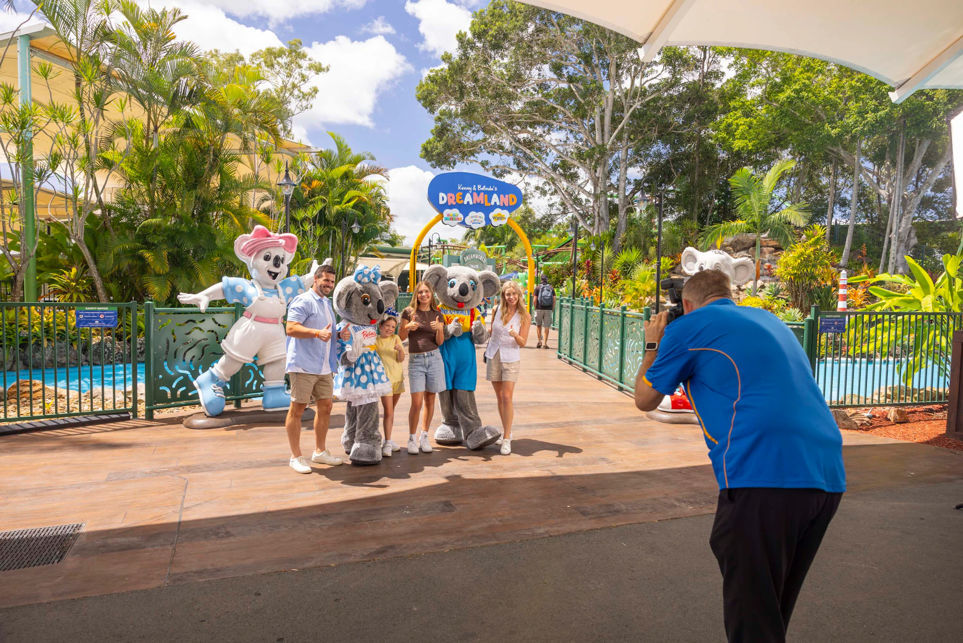 family photo at kenny and belindas dreamland