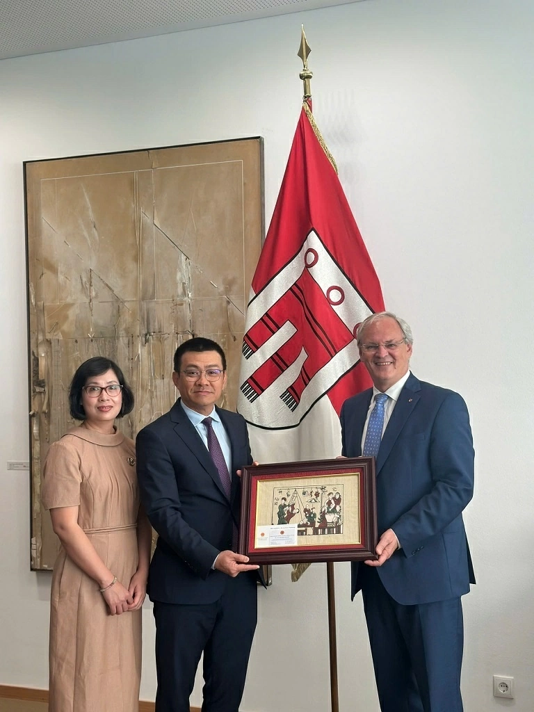 Vietnamese Ambassador to Austria Vu Le Thai Hoang meets President of the State Parliament of Vorarlberg Harald Sonderegger