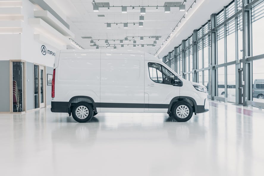 Maxus e Deliver 9 side profile