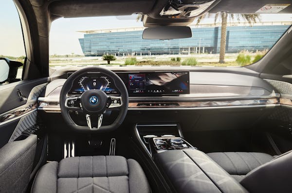 BMW i7 M70 xDrive interior