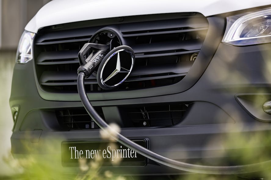 Mercedes-Benz eSprinter charging
