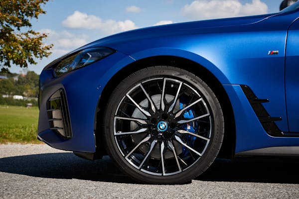 BMW i4 M50 wheel