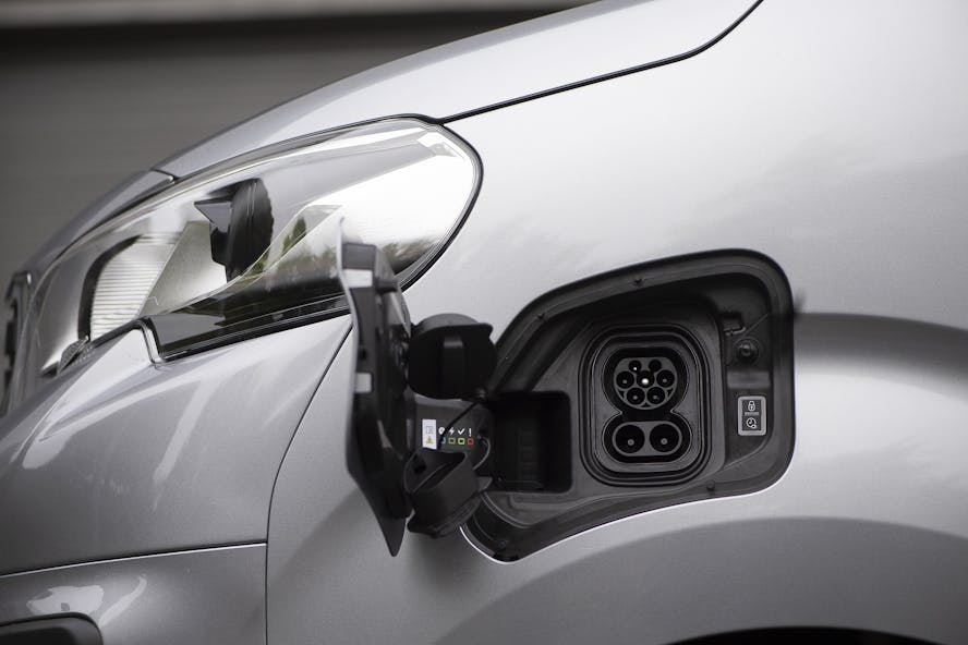 Peugeot e-expert charging