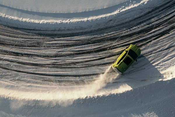 Škoda Enyaq iV vRS ice drift
