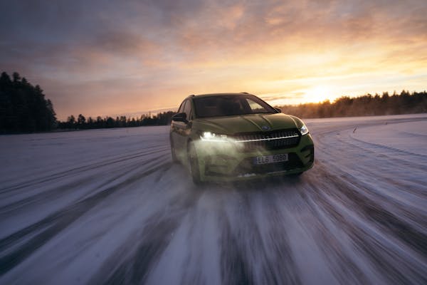 Škoda Enyaq iV vRS ice drift
