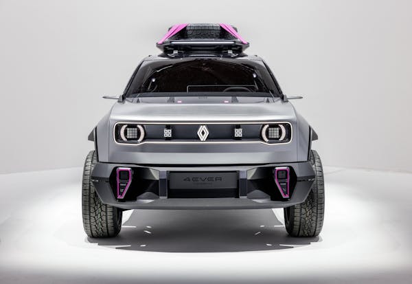 Renault 4EVER Trophy front SUV