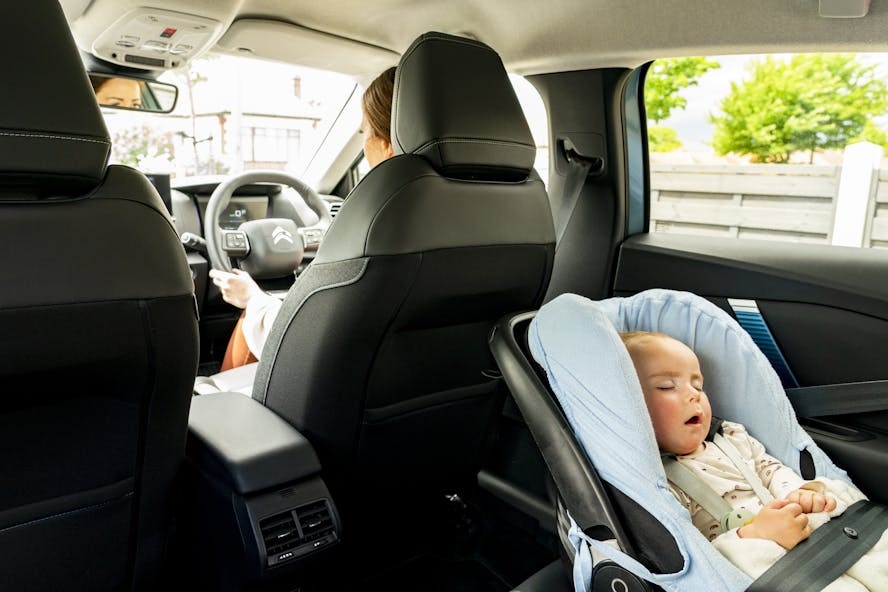 Citroen e-C4 baby asleep